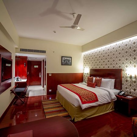 Ramada By Wyndham Jaipur Jaisinghpura Hotel Kültér fotó
