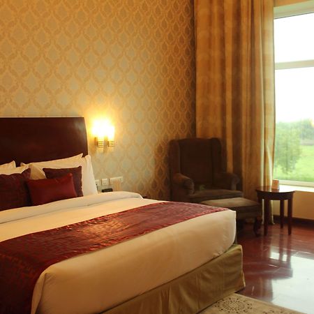 Ramada By Wyndham Jaipur Jaisinghpura Hotel Kültér fotó