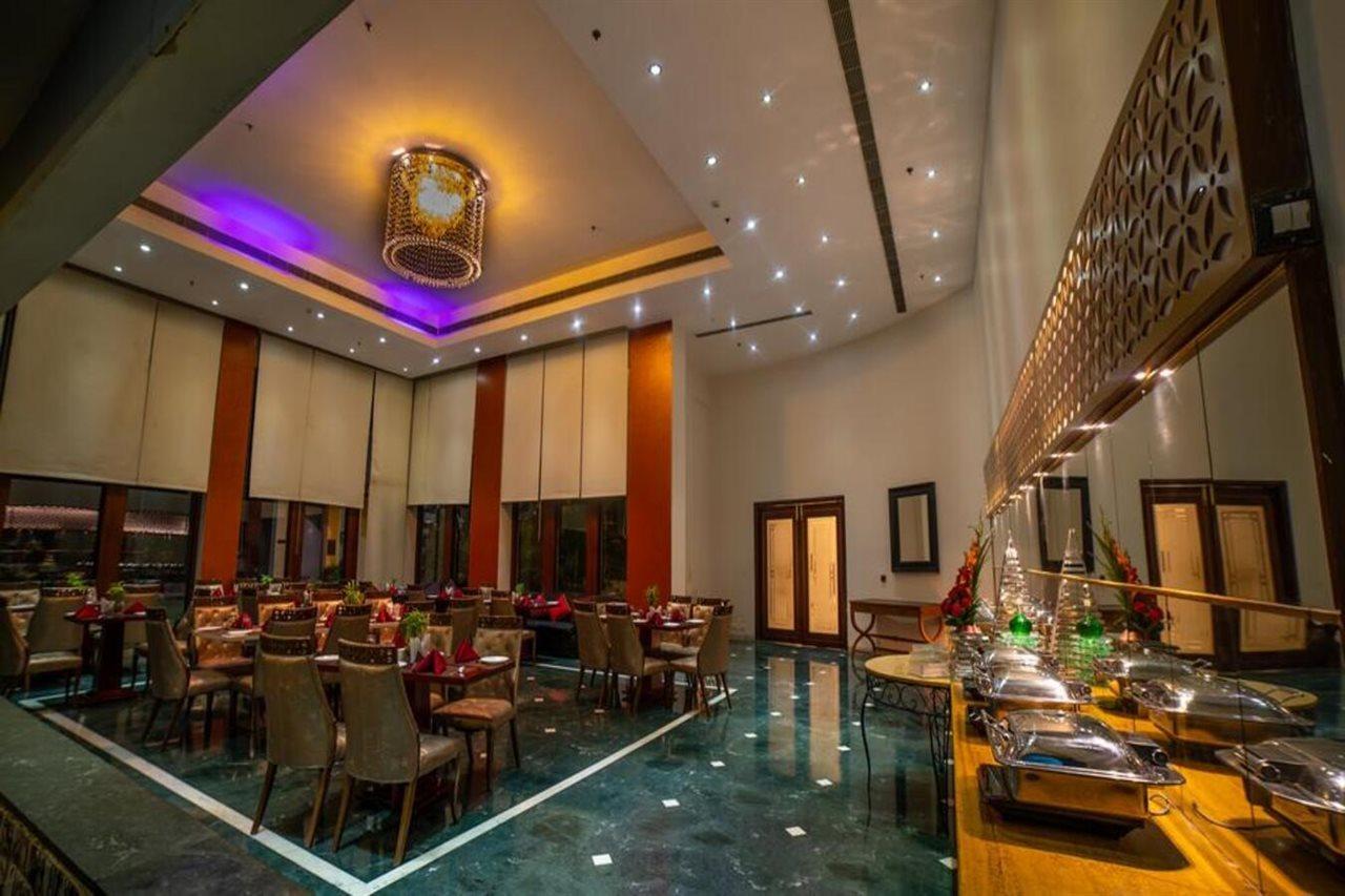 Ramada By Wyndham Jaipur Jaisinghpura Hotel Kültér fotó
