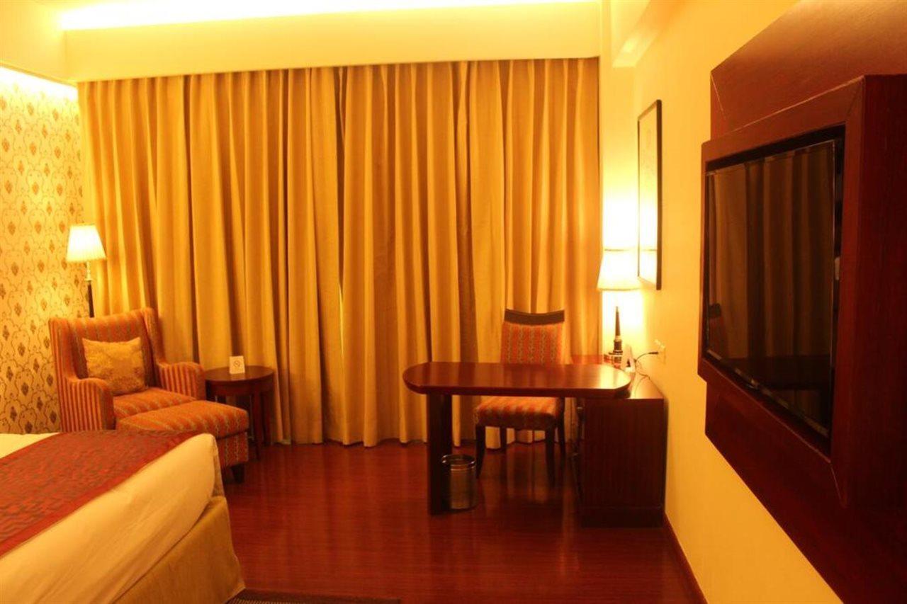 Ramada By Wyndham Jaipur Jaisinghpura Hotel Kültér fotó