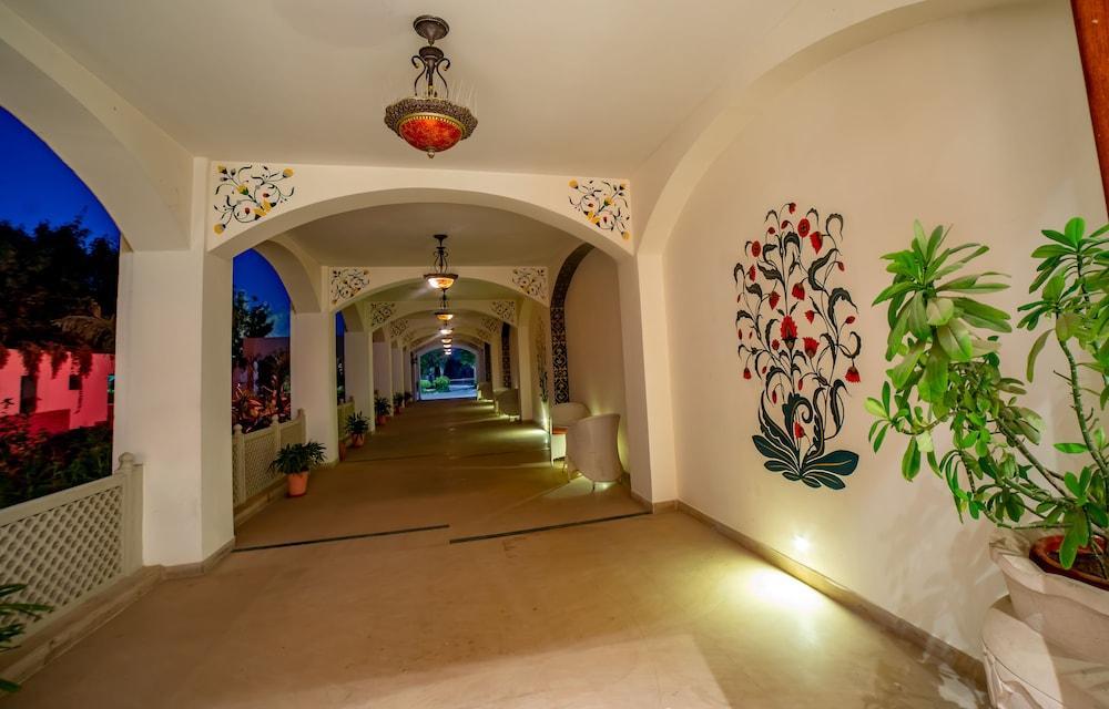 Ramada By Wyndham Jaipur Jaisinghpura Hotel Kültér fotó