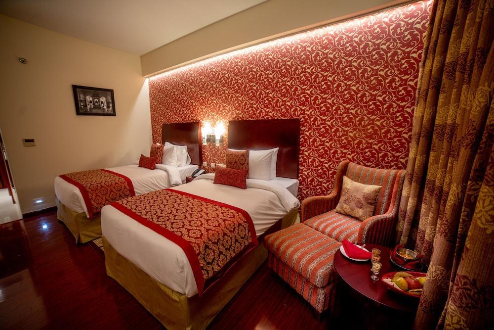 Ramada By Wyndham Jaipur Jaisinghpura Hotel Kültér fotó