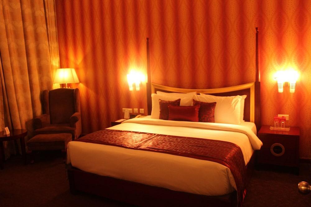 Ramada By Wyndham Jaipur Jaisinghpura Hotel Kültér fotó