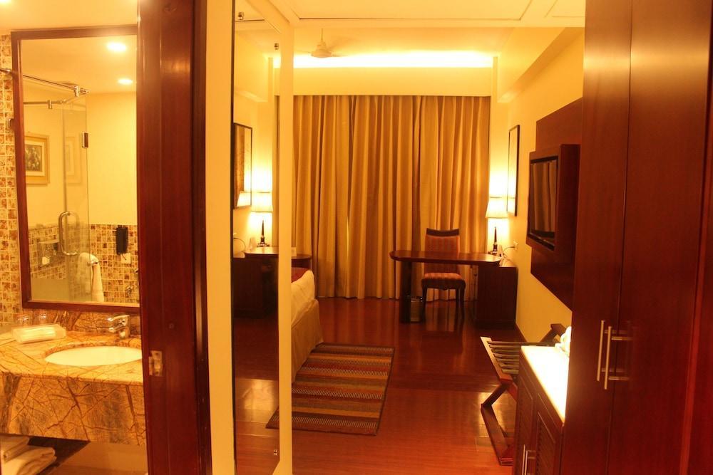 Ramada By Wyndham Jaipur Jaisinghpura Hotel Kültér fotó