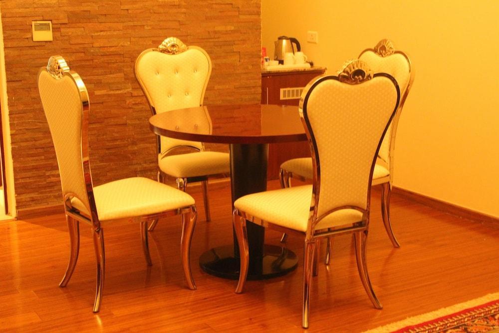 Ramada By Wyndham Jaipur Jaisinghpura Hotel Kültér fotó