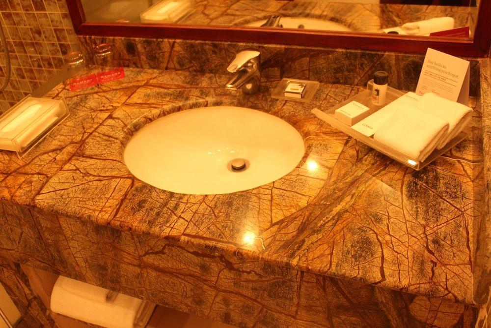 Ramada By Wyndham Jaipur Jaisinghpura Hotel Kültér fotó