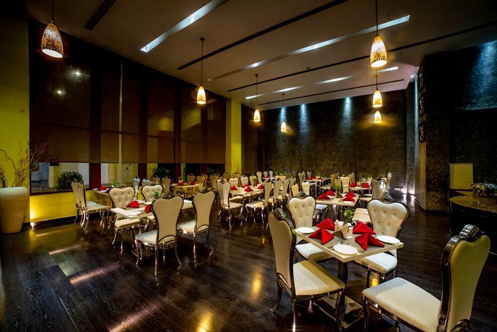 Ramada By Wyndham Jaipur Jaisinghpura Hotel Kültér fotó
