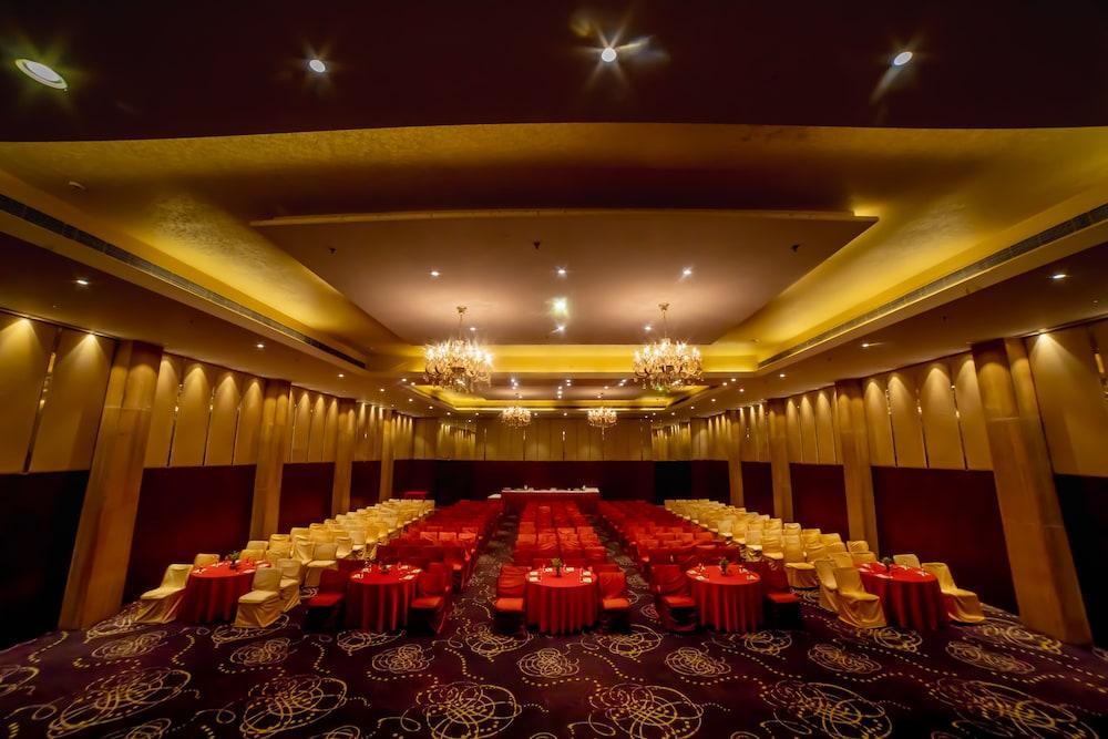 Ramada By Wyndham Jaipur Jaisinghpura Hotel Kültér fotó