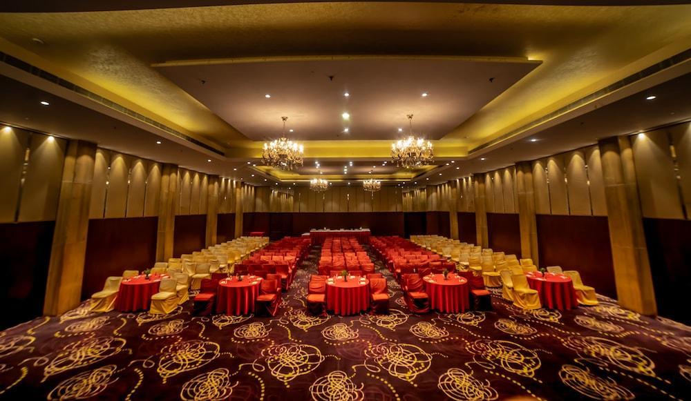 Ramada By Wyndham Jaipur Jaisinghpura Hotel Kültér fotó