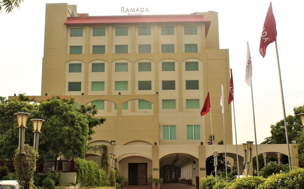 Ramada By Wyndham Jaipur Jaisinghpura Hotel Kültér fotó