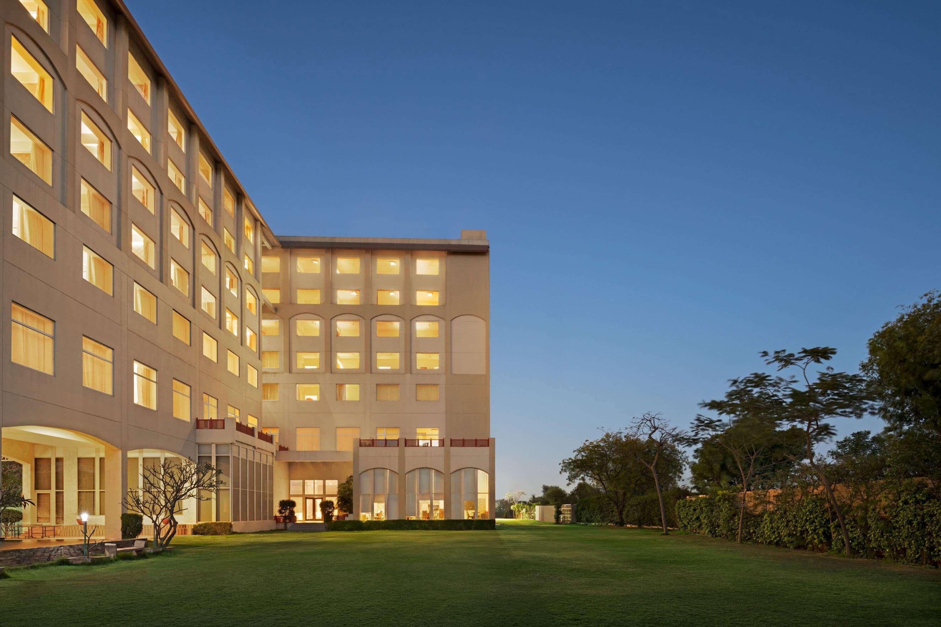 Ramada By Wyndham Jaipur Jaisinghpura Hotel Kültér fotó