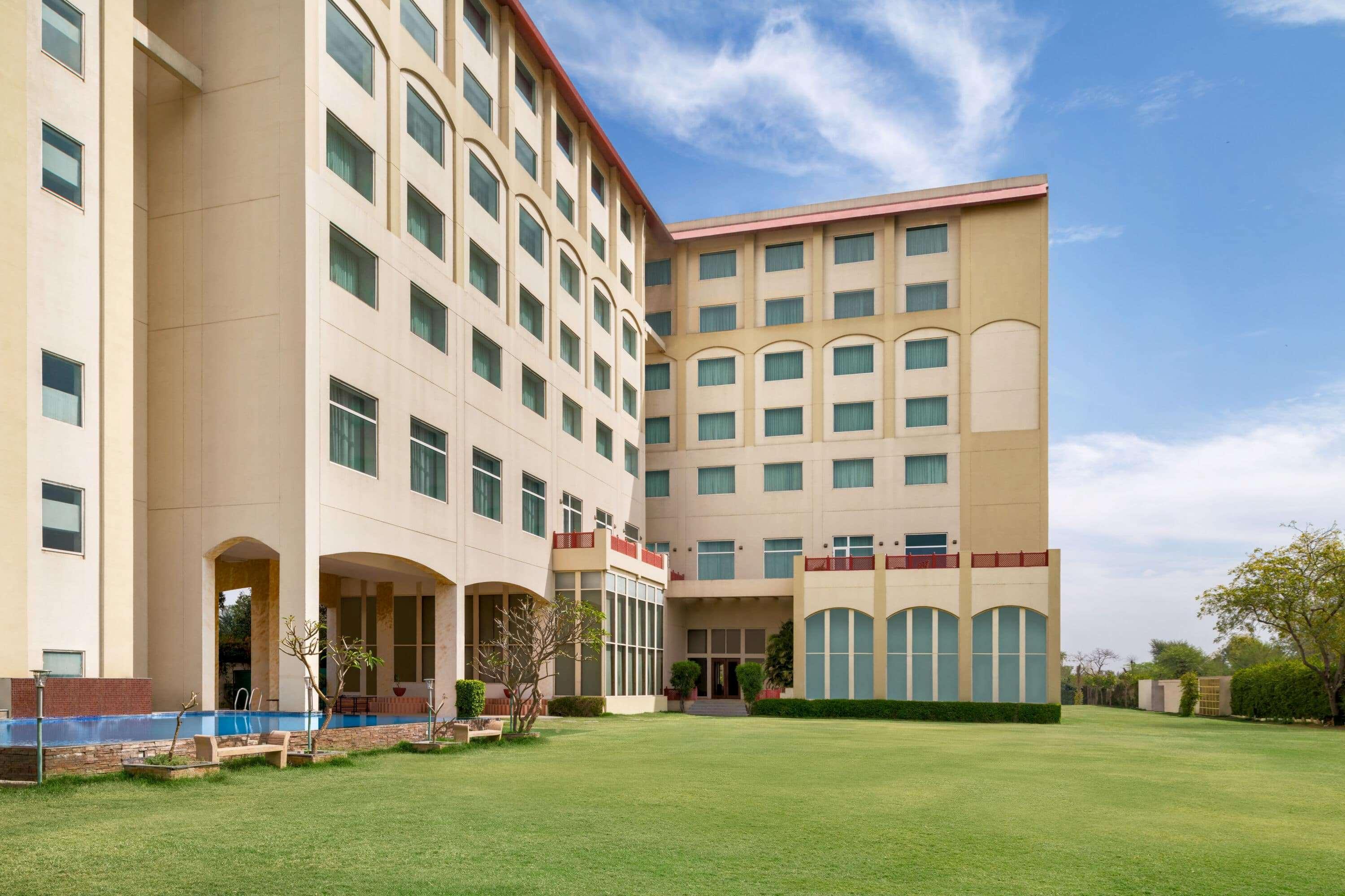 Ramada By Wyndham Jaipur Jaisinghpura Hotel Kültér fotó