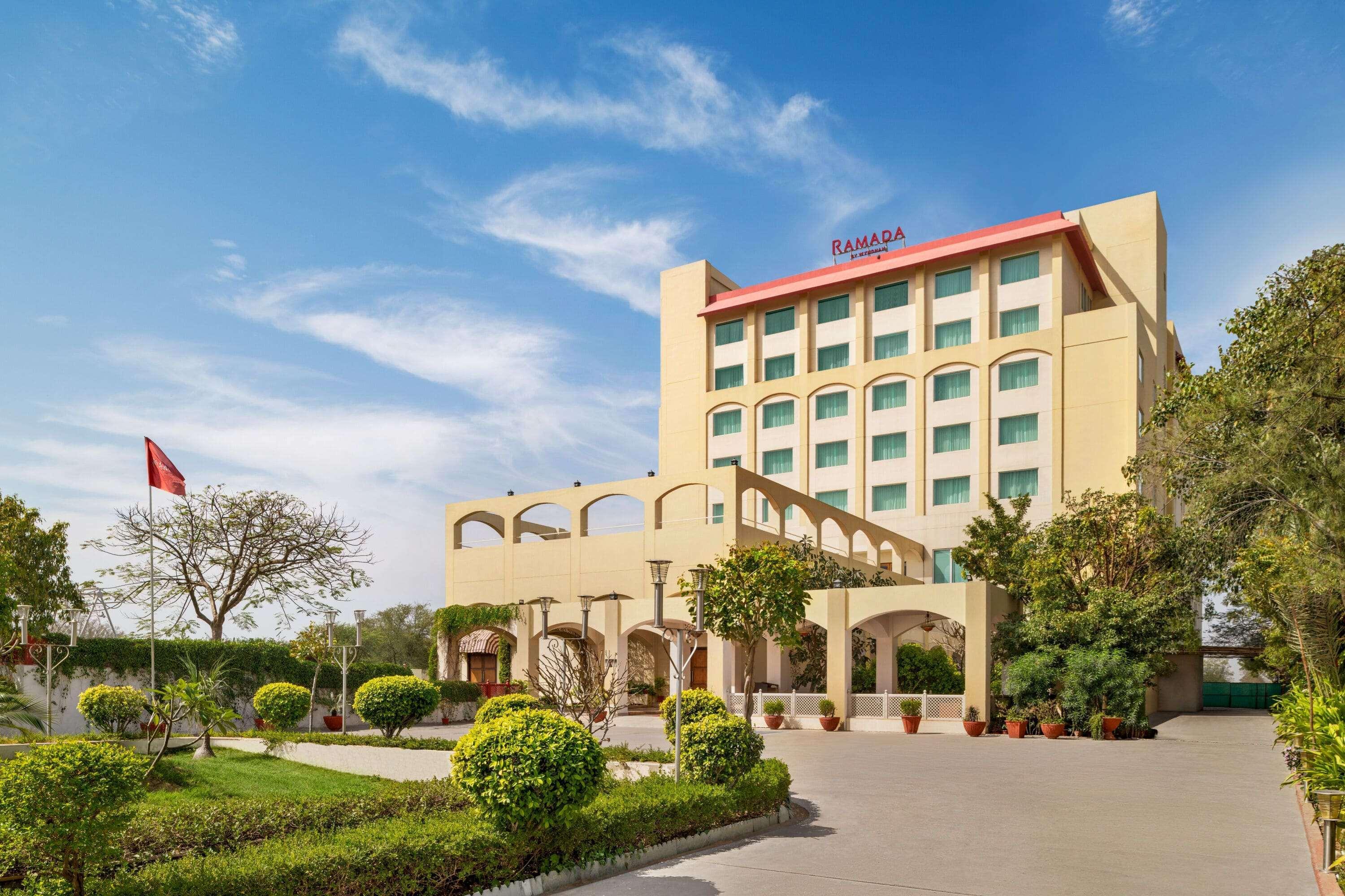 Ramada By Wyndham Jaipur Jaisinghpura Hotel Kültér fotó
