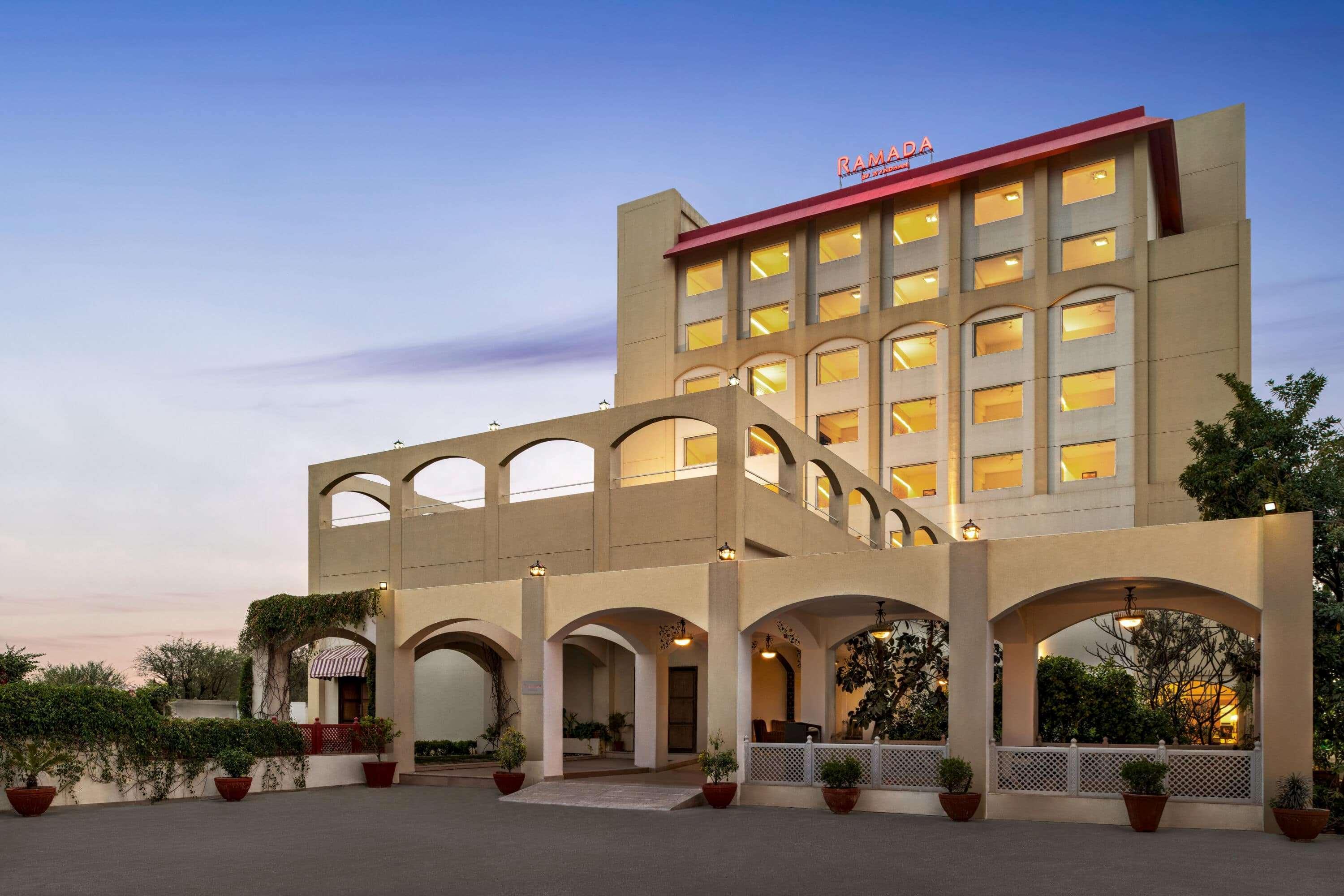 Ramada By Wyndham Jaipur Jaisinghpura Hotel Kültér fotó