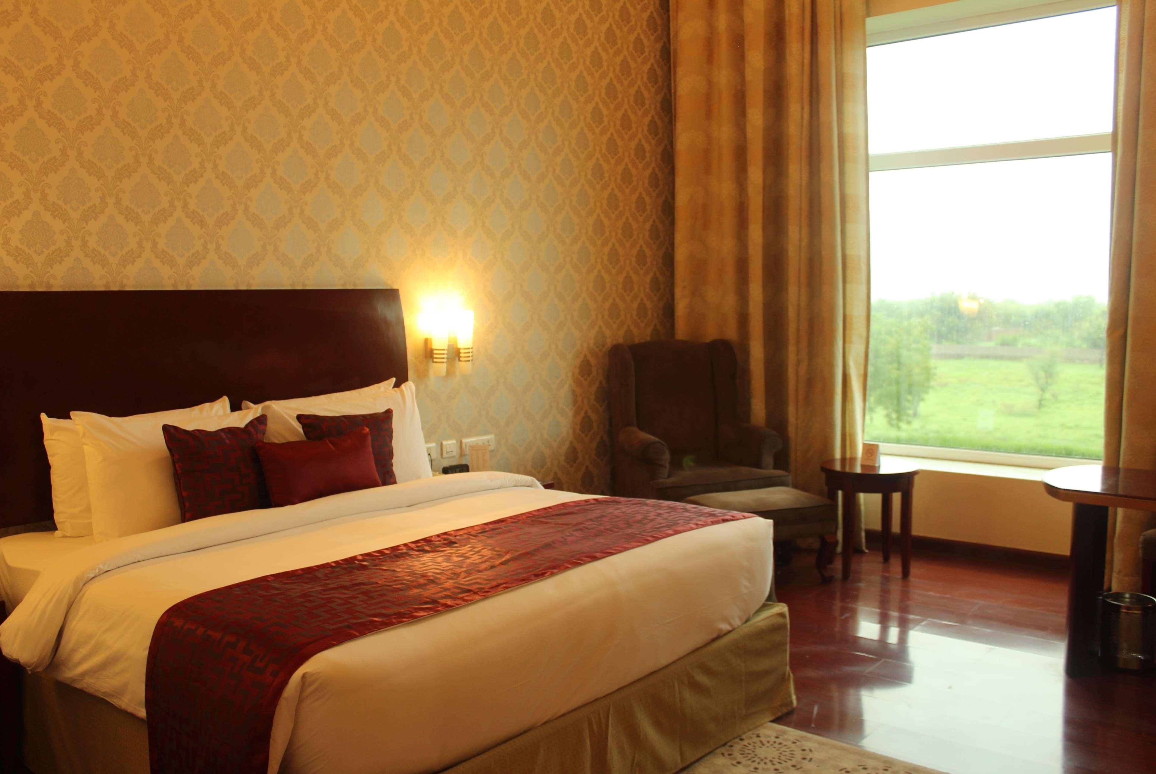 Ramada By Wyndham Jaipur Jaisinghpura Hotel Kültér fotó